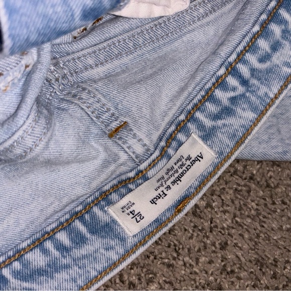 Abercrombie jeans - Picture 2 of 2